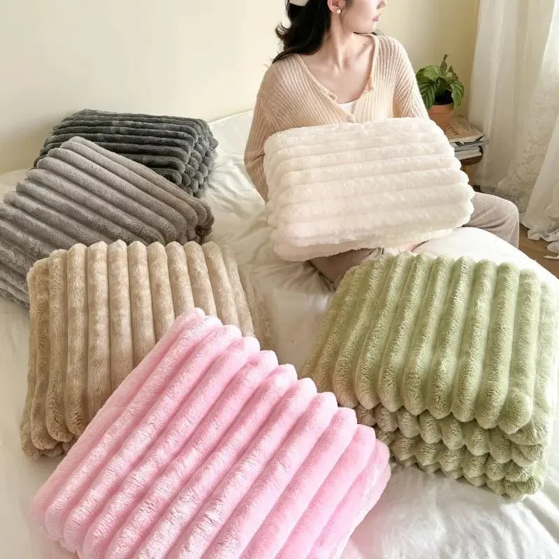 CosyLuxe – Kuscheldecke aus dickem Kaninchenplüsch & Milchsamt (inkl. 2 Kissenbezüge)