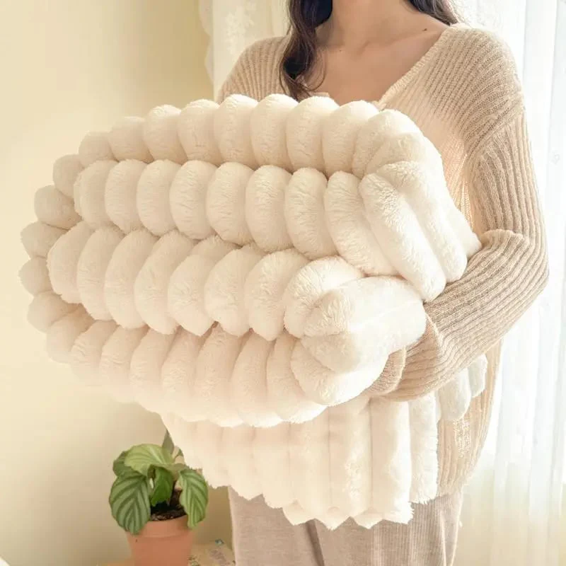 CosyLuxe – Kuscheldecke aus dickem Kaninchenplüsch & Milchsamt (inkl. 2 Kissenbezüge) - Image 10