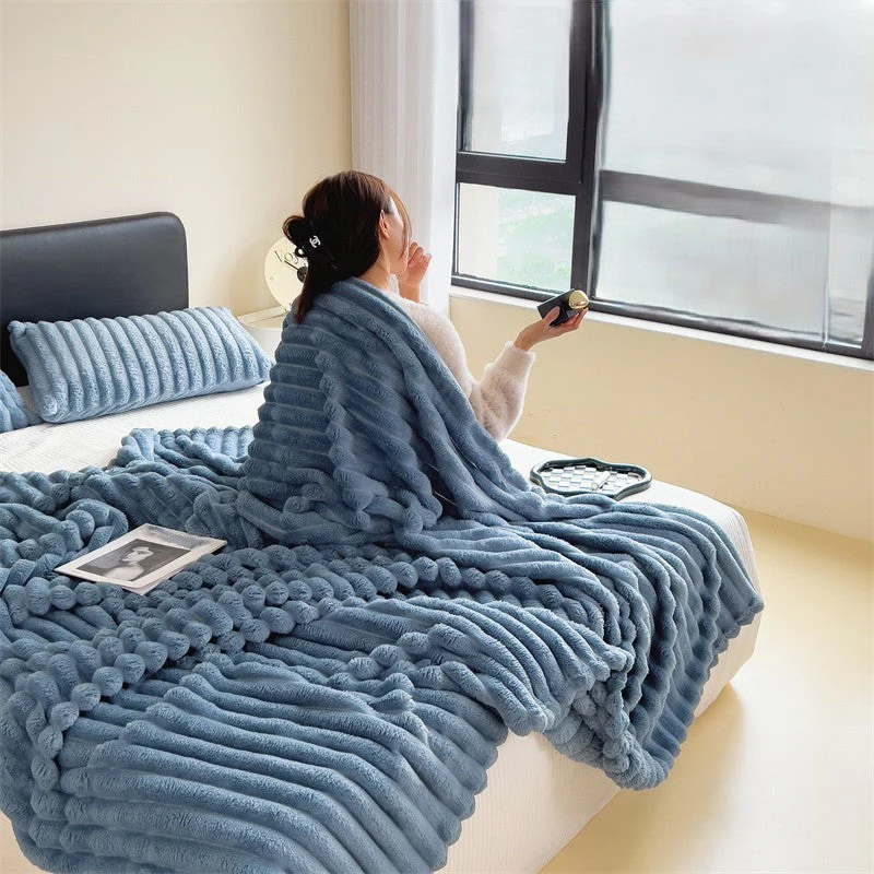 CosyLuxe – Kuscheldecke aus dickem Kaninchenplüsch & Milchsamt (inkl. 2 Kissenbezüge) - Image 15