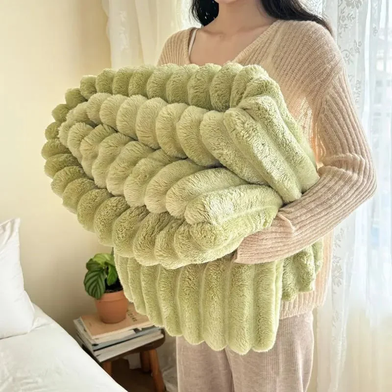 CosyLuxe – Kuscheldecke aus dickem Kaninchenplüsch & Milchsamt (inkl. 2 Kissenbezüge) - Image 16