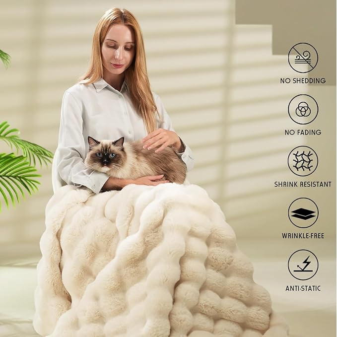 CosyLuxe – Kuscheldecke aus dickem Kaninchenplüsch & Milchsamt (inkl. 2 Kissenbezüge) - Image 4