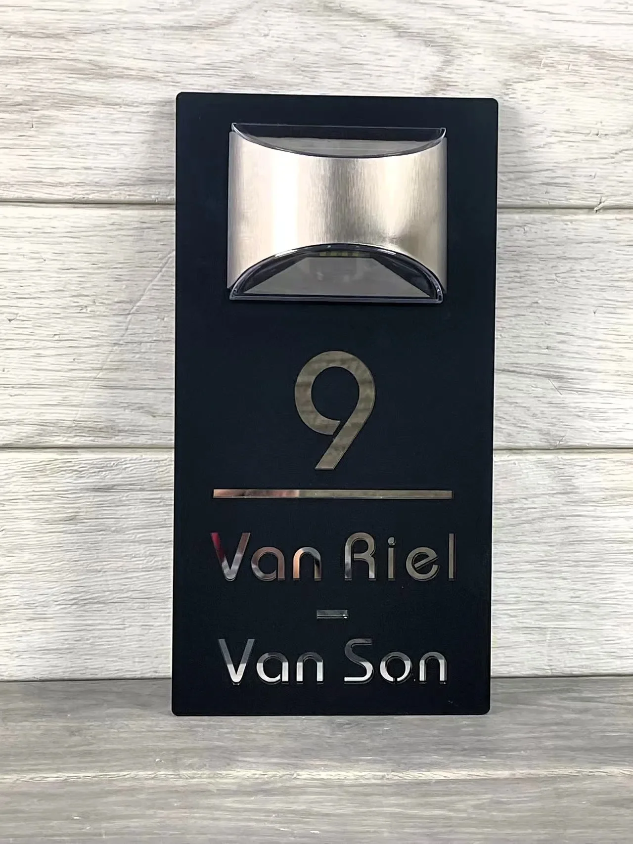 GlowSign - Personalisiertes Hausnummernschild - mit Solarenergie beleuchtet | 50% RABATT - Image 5