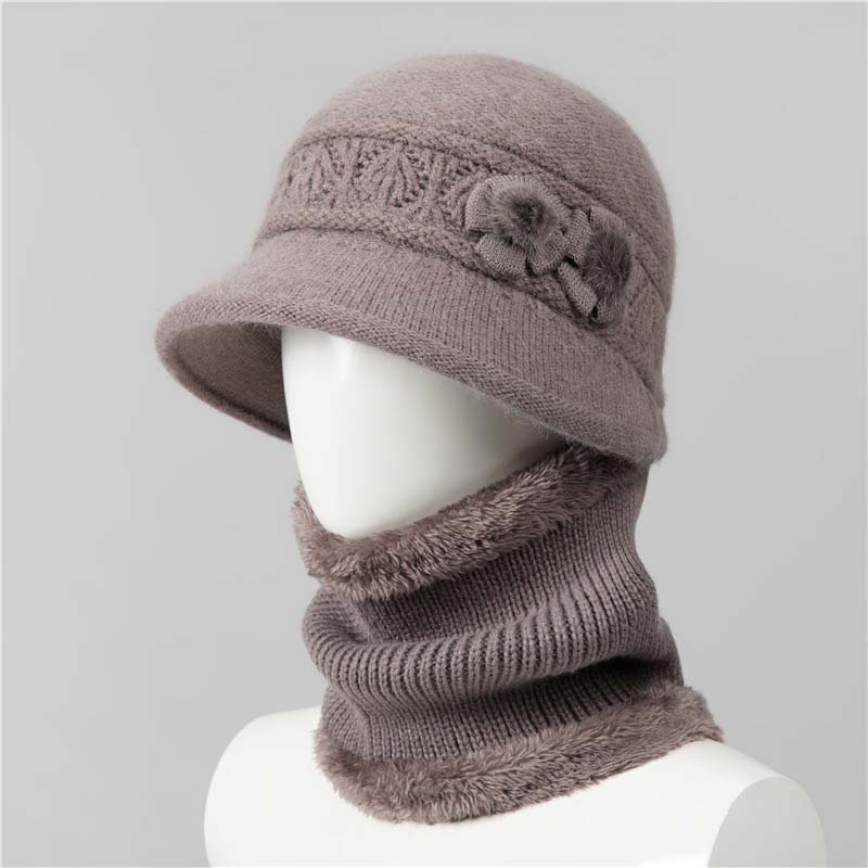 Sophia – Damen-Plüsch-Wintermütze mit Blumenakzenten - Image 10